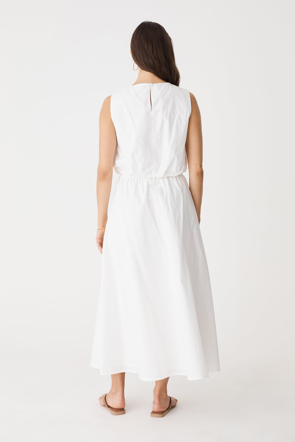 Back view showing keyhole with loop button fastening
