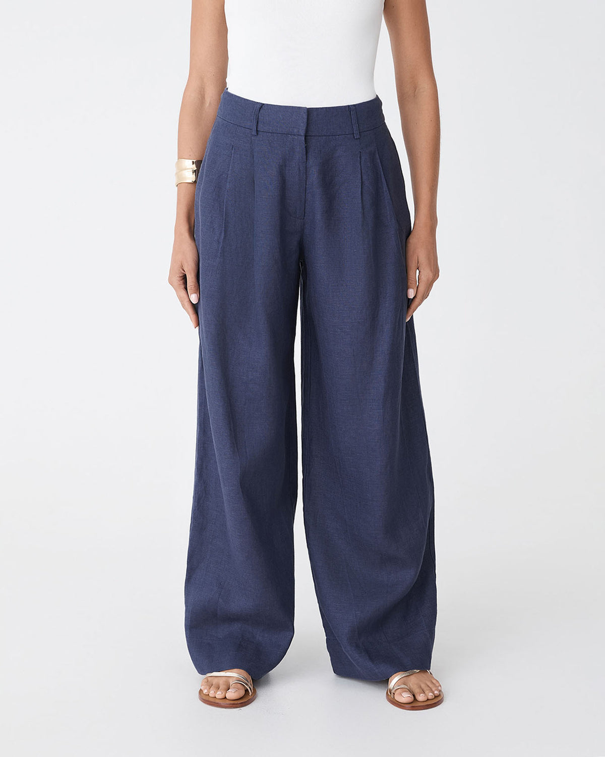 Ami Wide Leg Linen Pants in wash navy — close-up view