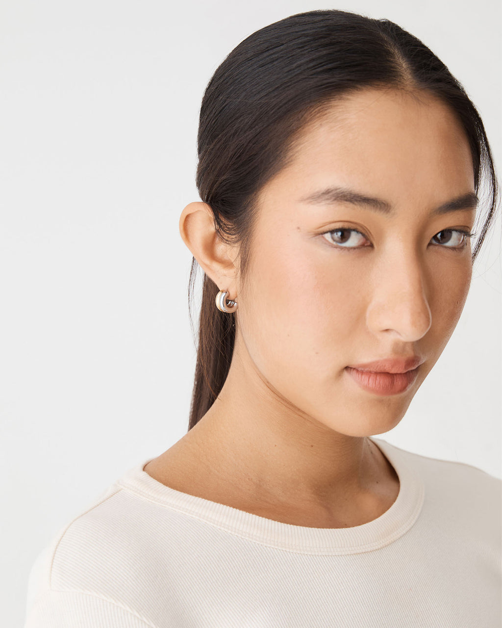 Vera Huggies Earrings in gold silver — view 3