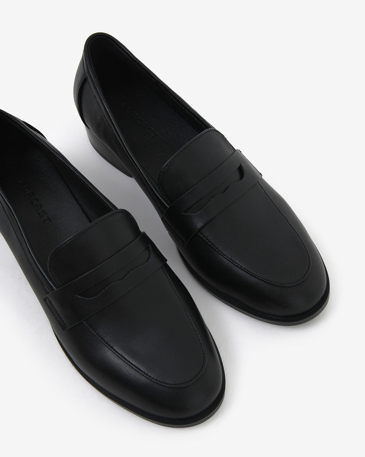 Sienna Classic Loafer in black — view 3